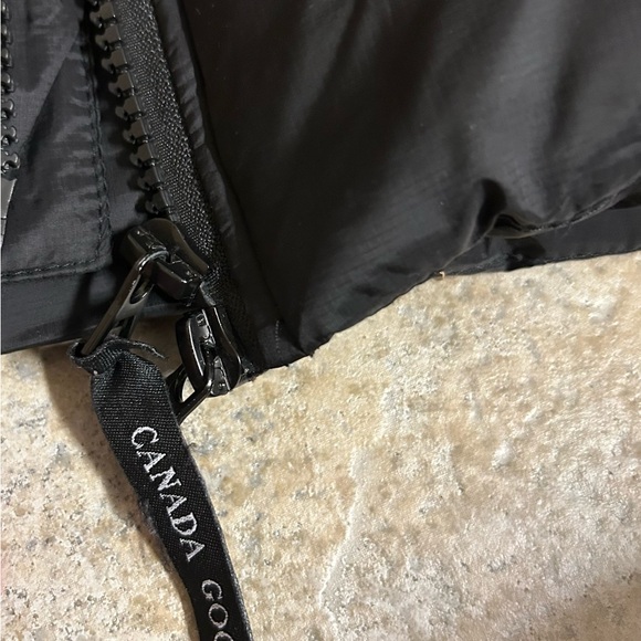 Canada Goose Black Vest with Logo Patch XS - Picture 5 of 7